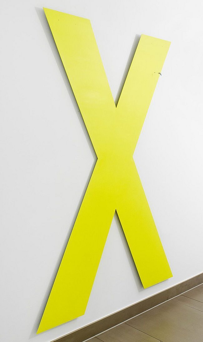 Felix Breidenbach, X, 2104, Wandarbeit, Stahl lackiert, 200 x 150 cm