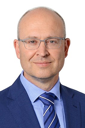 Dr. Hans Henning Hoff