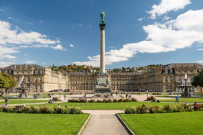 Stuttgart_neues_Schloss_Parkanlage_Statue_fs.jpg